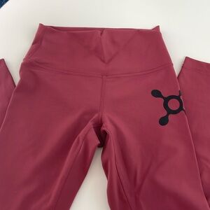 NWOT Lululemon Orange Theory Wunder Train  25” mulled wine